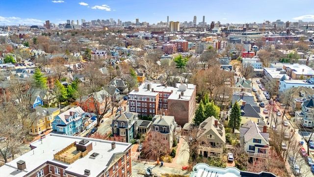 26 Linnaean St 3, Cambridge, MA 02138