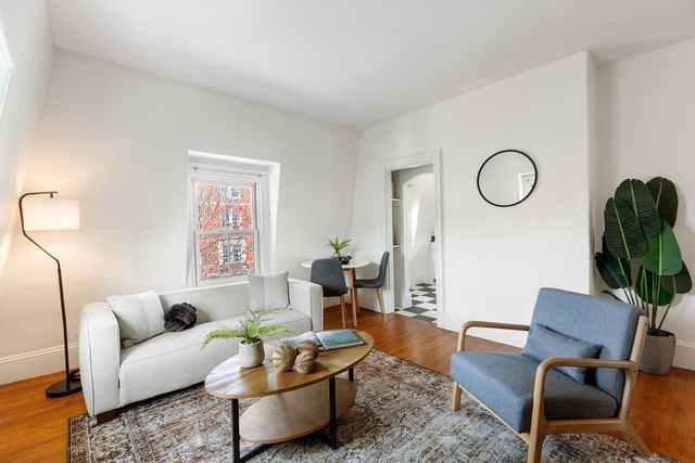 26 Linnaean St 3, Cambridge, MA 02138