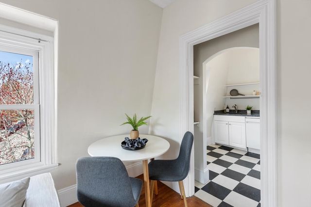 26 Linnaean St 3, Cambridge, MA 02138