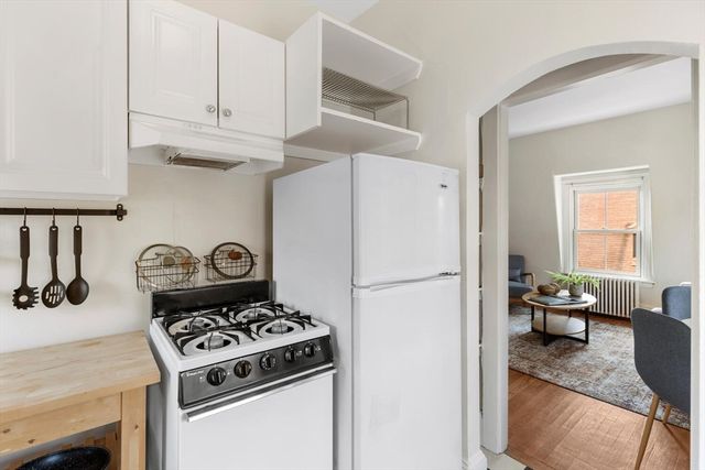 26 Linnaean St 3, Cambridge, MA 02138