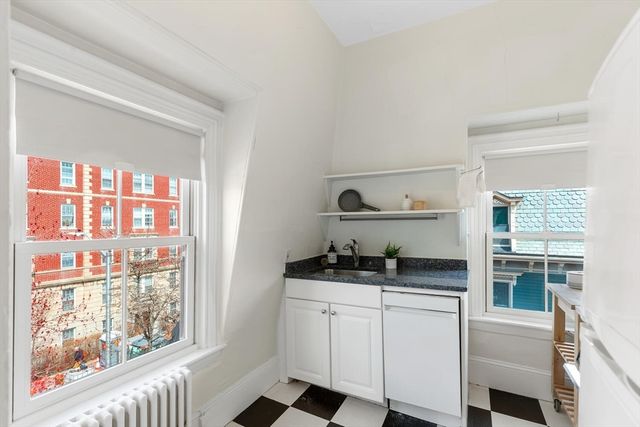 26 Linnaean St 3, Cambridge, MA 02138