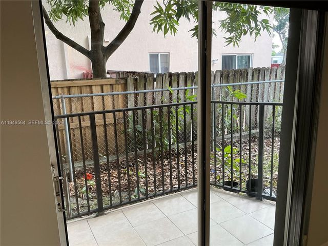 206 NE 3rd St 5, Hallandale Beach, FL 33009