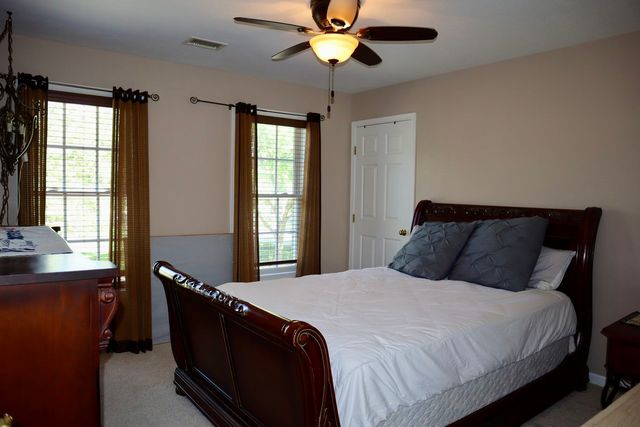 154 Park Square LANE, O'hara, PA 15238