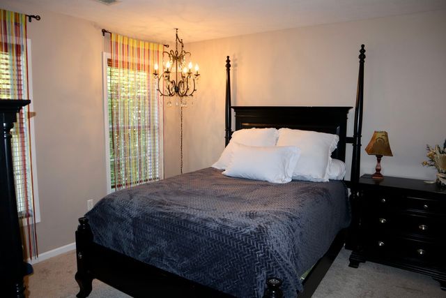 154 Park Square LANE, O'hara, PA 15238