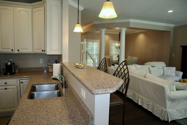 154 Park Square LANE, O'hara, PA 15238