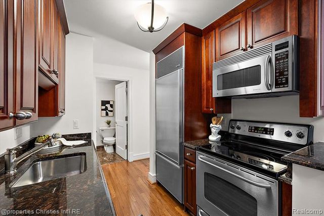 411 S Old Woodward Avenue 821, Birmingham, MI 48009