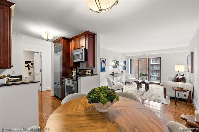 411 S Old Woodward Avenue 821, Birmingham, MI 48009