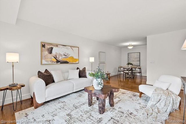 411 S Old Woodward Avenue 821, Birmingham, MI 48009