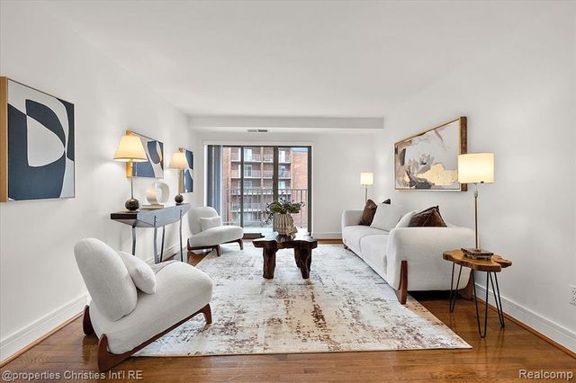 411 S Old Woodward Avenue 821, Birmingham, MI 48009