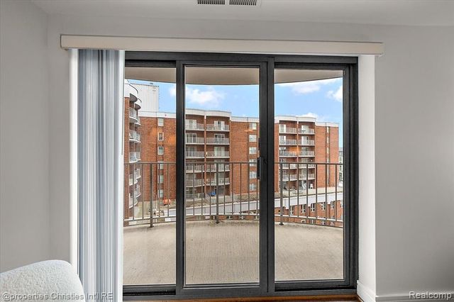 411 S Old Woodward Avenue 821, Birmingham, MI 48009