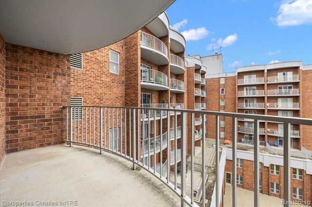 411 S Old Woodward Avenue 821, Birmingham, MI 48009