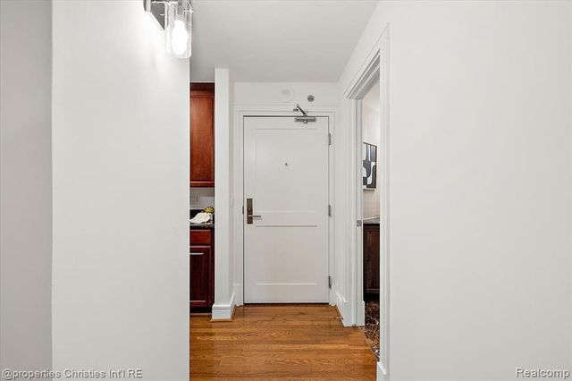 411 S Old Woodward Avenue 821, Birmingham, MI 48009