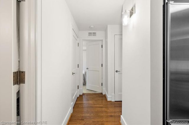 411 S Old Woodward Avenue 821, Birmingham, MI 48009