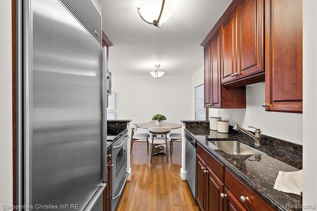 411 S Old Woodward Avenue 821, Birmingham, MI 48009