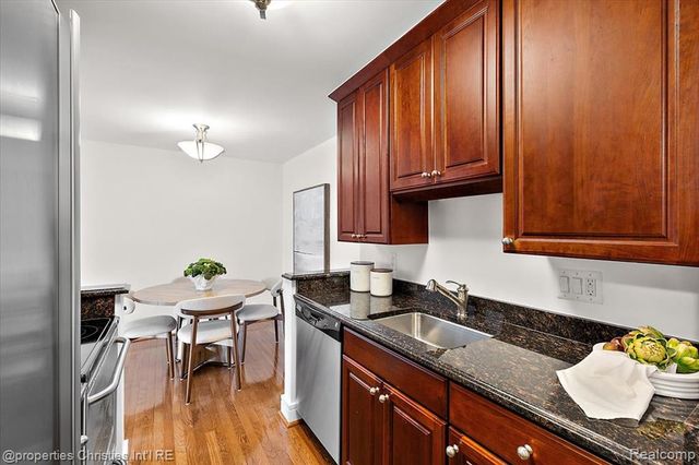 411 S Old Woodward Avenue 821, Birmingham, MI 48009