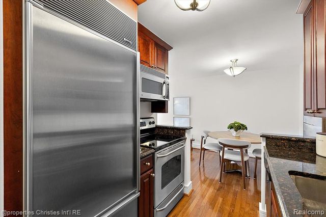 411 S Old Woodward Avenue 821, Birmingham, MI 48009