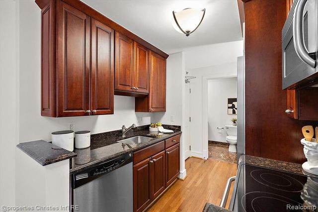 411 S Old Woodward Avenue 821, Birmingham, MI 48009