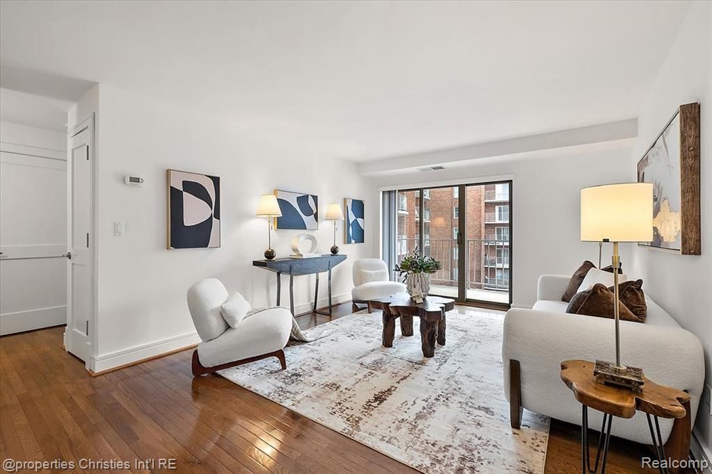 411 S Old Woodward Avenue 821, Birmingham, MI 48009