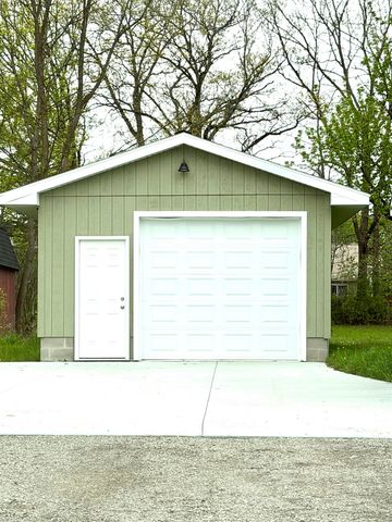 1420 Mintola Avenue, Flint Twp, MI 48532