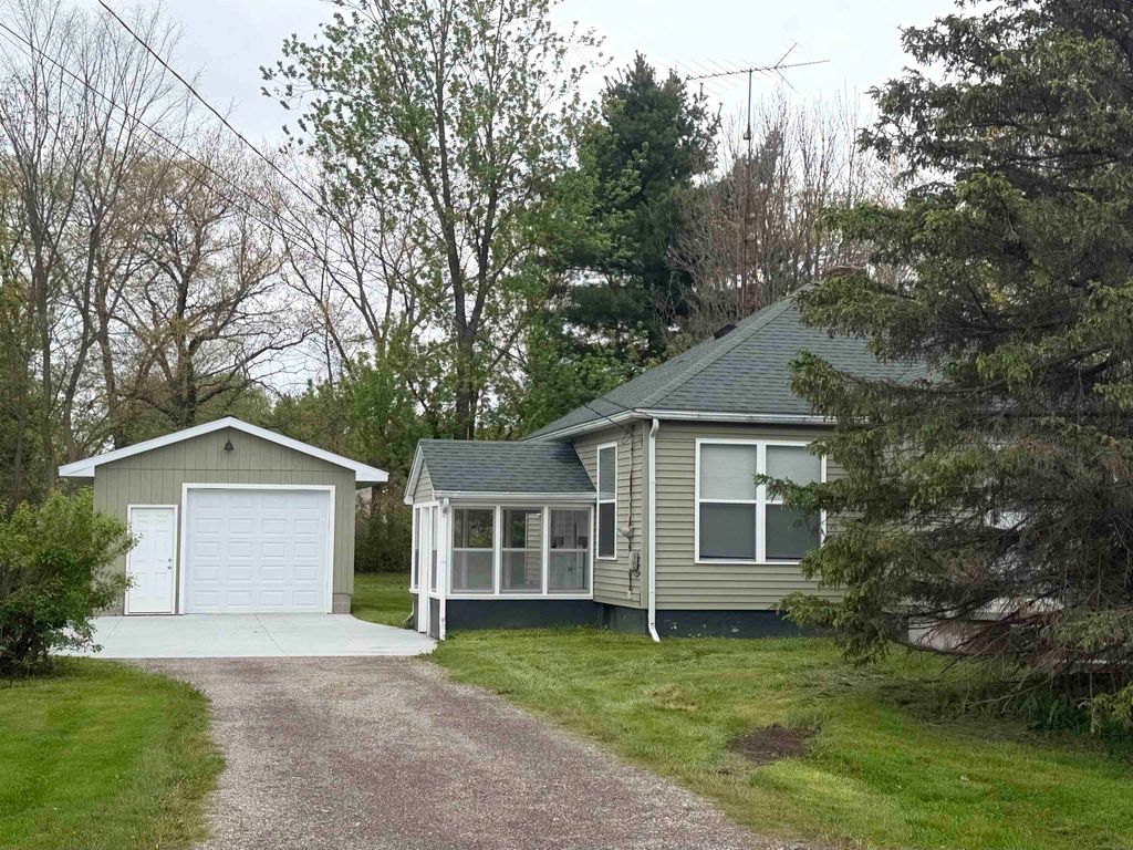 1420 Mintola Avenue, Flint Twp, MI 48532
