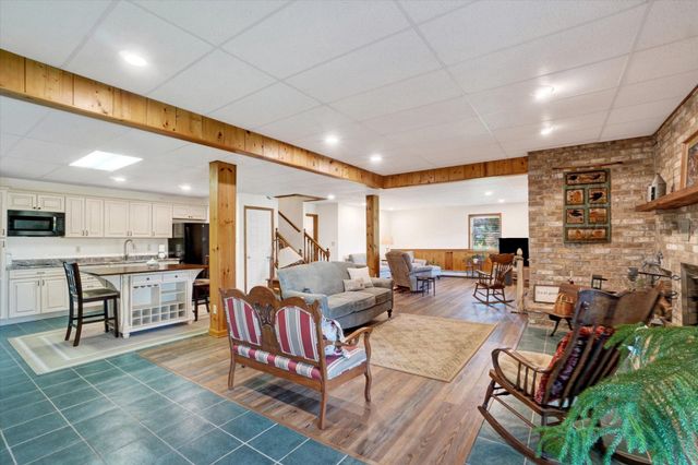 990 S PLEASANT AVE, Dallastown, PA 17313