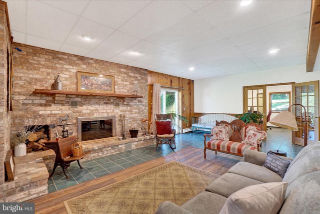 990 S PLEASANT AVE, Dallastown, PA 17313