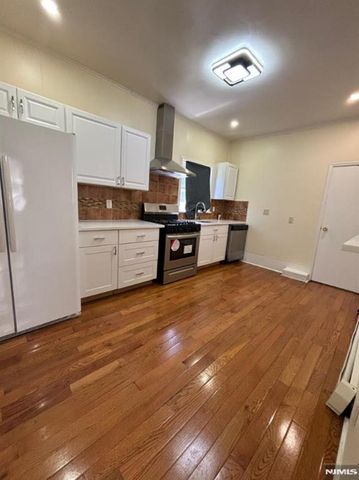 154 West Street 1 family hou, Englewood, NJ 07631