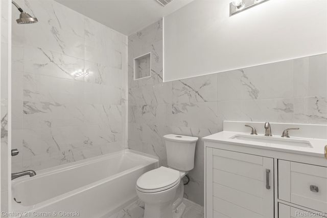 39444 Springwater Drive, Northville Township, MI 48168