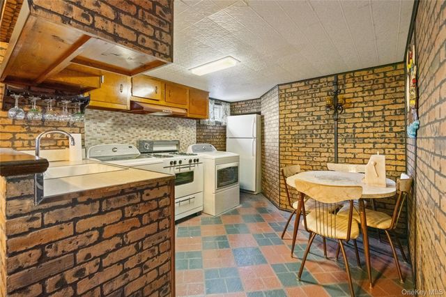 128 Rule Street, Franklin Square, NY 11010