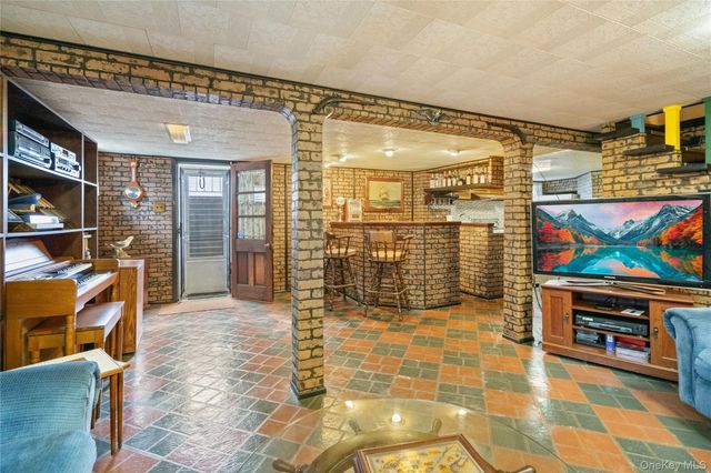 128 Rule Street, Franklin Square, NY 11010