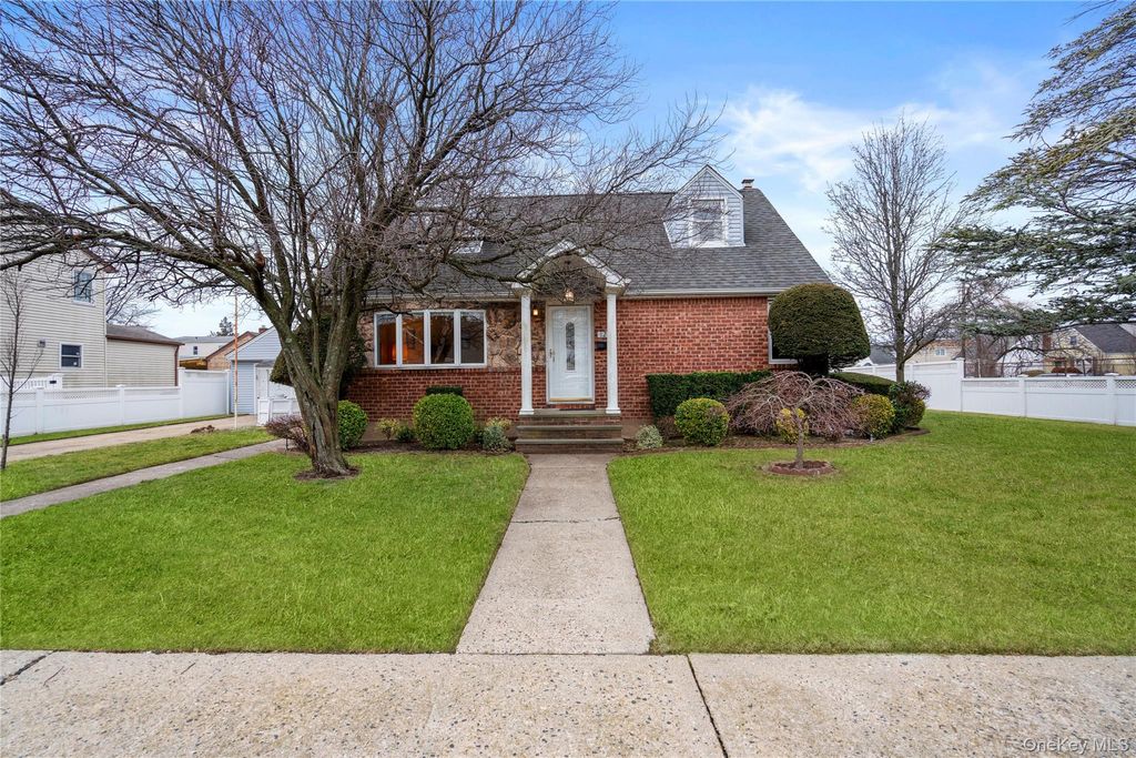 128 Rule Street, Franklin Square, NY 11010