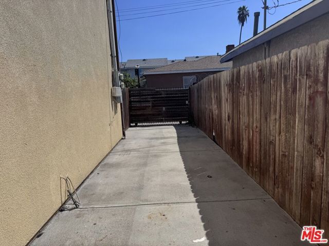 10218 S San Pedro Street, Los Angeles, CA 90003