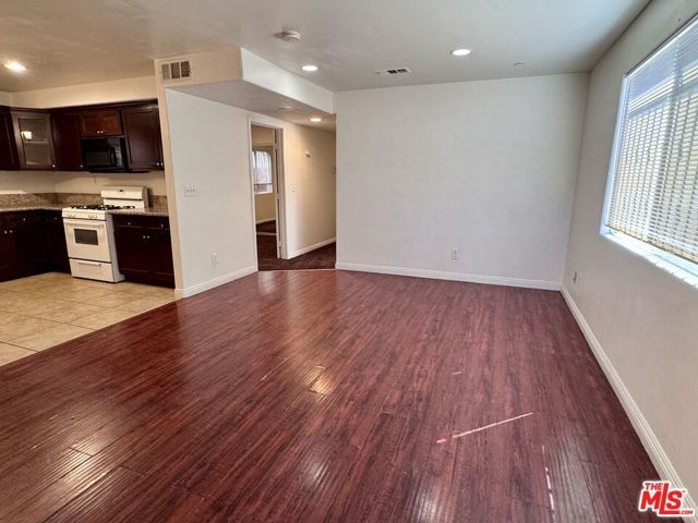 10218 S San Pedro Street, Los Angeles, CA 90003