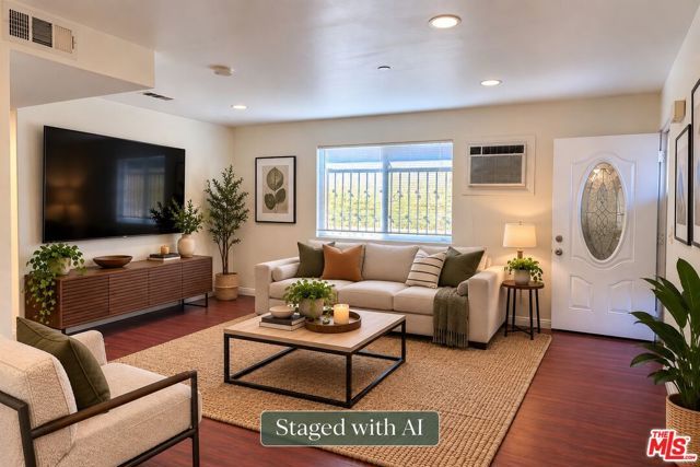 10218 S San Pedro Street, Los Angeles, CA 90003