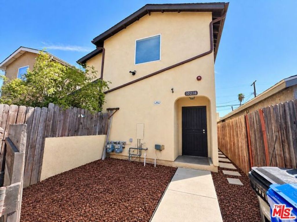 10218 S San Pedro Street, Los Angeles, CA 90003