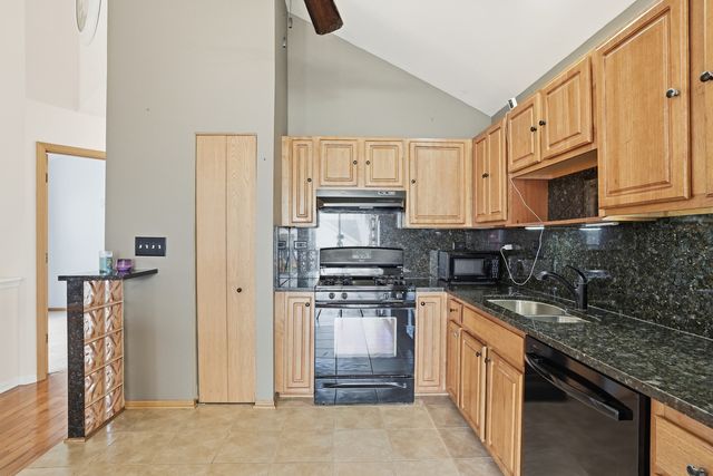 1452 Fox Hound Trail, Beecher, IL 60401