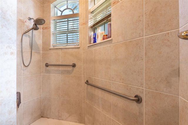 1131 N PINE AVENUE, Oviedo, FL 32765