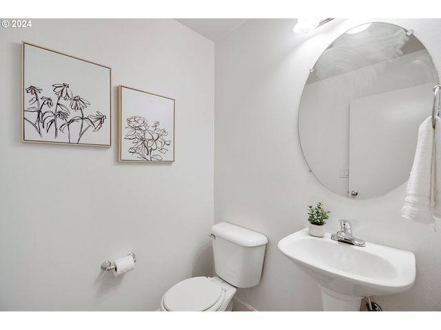 6748 N PITTSBURG Ave, Portland, OR 97203