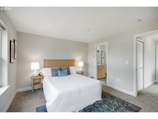 6748 N PITTSBURG Ave, Portland, OR 97203