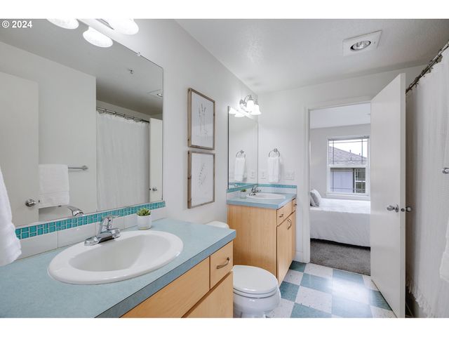 6748 N PITTSBURG Ave, Portland, OR 97203