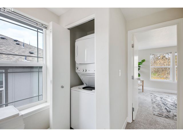 6748 N PITTSBURG Ave, Portland, OR 97203