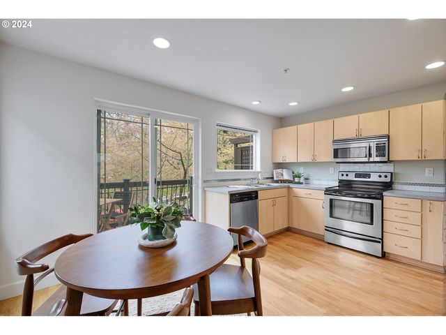 6748 N PITTSBURG Ave, Portland, OR 97203