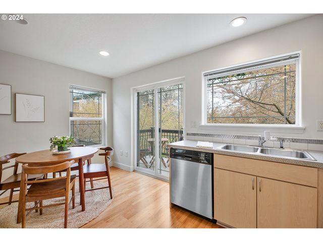 6748 N PITTSBURG Ave, Portland, OR 97203