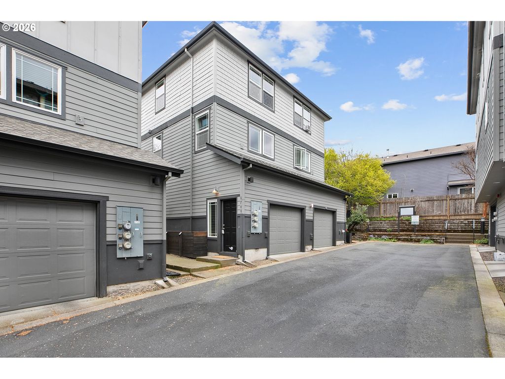 6748 N PITTSBURG Ave, Portland, OR 97203