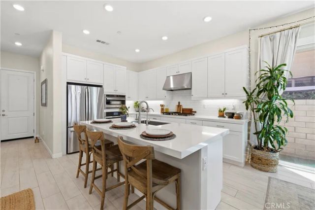 27233 Red Willow Court, Valencia, CA 91381