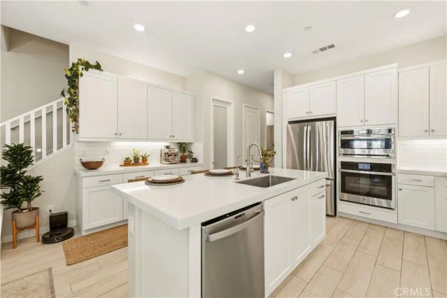 27233 Red Willow Court, Valencia, CA 91381