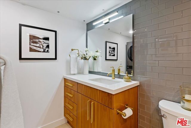 1100 Alta Loma Road 803, West Hollywood, CA 90069