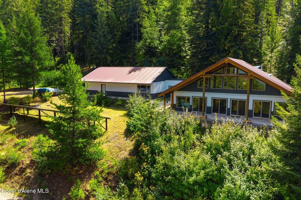 882 Woodfairie Mountain Rd, Sagle, ID 83860