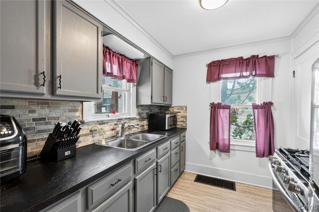 810 Tulip Street, Salina, NY 13088