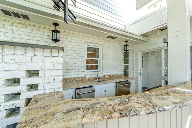 1621 Bayou Black Dr, Houma, LA 70360